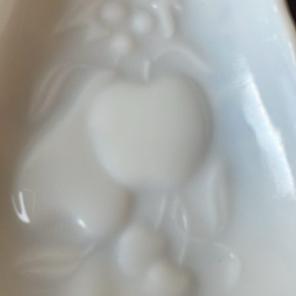 Hazel Atlas: Vintage Pear Shape Milk Glass Snack/ Fruit Dish- Plate- Home Decor - Picture 3 of 16